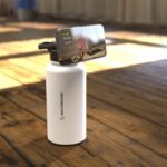 Бутылка для воды MagicMount Flask имеет на крышке магнитный держатель для смартфона