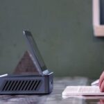 Мини-компьютер Miniproca с процессором Ryzen 9 6900HX имеет встроенный экран