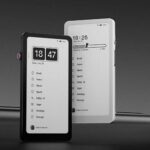 Электронную книгу DuRoBo Krono размером со смартфон можно носить в кармане