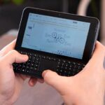 Портативный компьютере Hyperstrix OmniOne Pocket PC собран на базе процессора  Intel N150