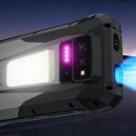 Защищенный смартфон 8849 Tank X имеет встроенный проектор и фонарик